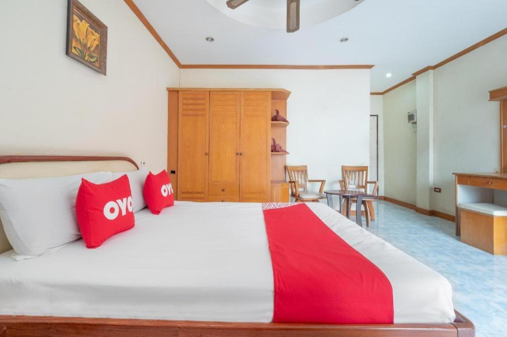 Oyo 1125 Chokdee Inn Pattaya Esterno foto