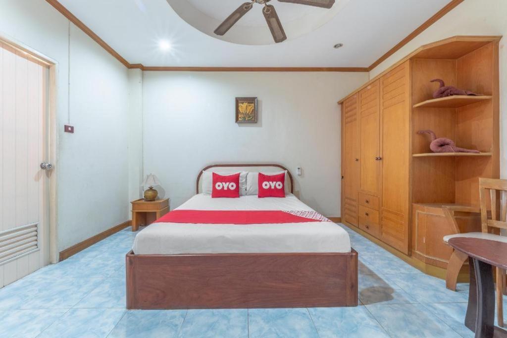 Oyo 1125 Chokdee Inn Pattaya Esterno foto
